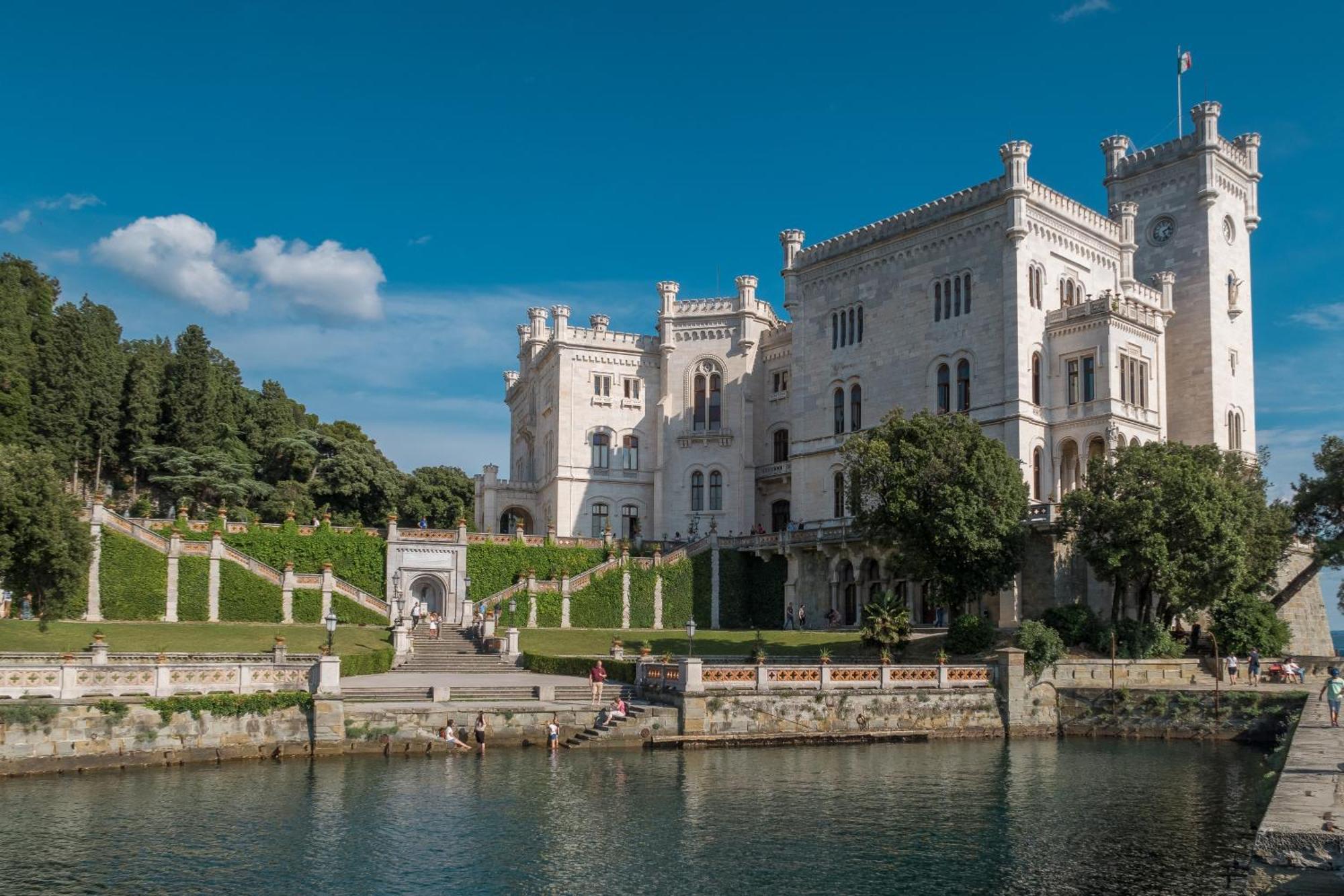 Myway Trieste Rooms Bagian luar foto