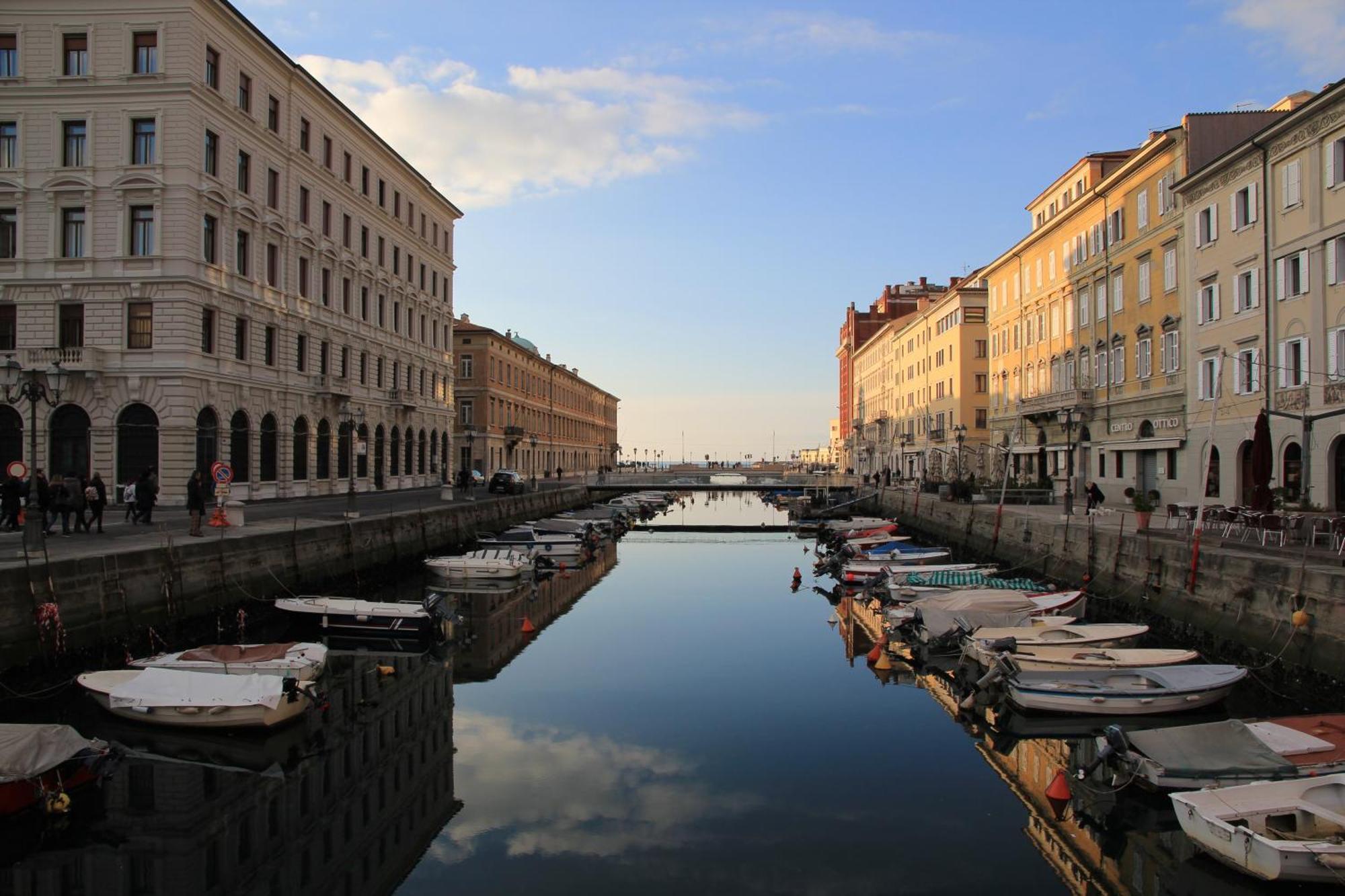Myway Trieste Rooms Bagian luar foto